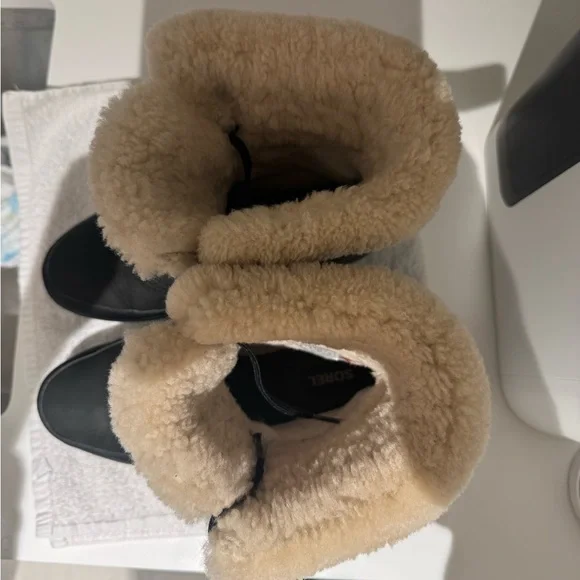 Sorel Black and Sherpa lined boots - Picture 2 of 5